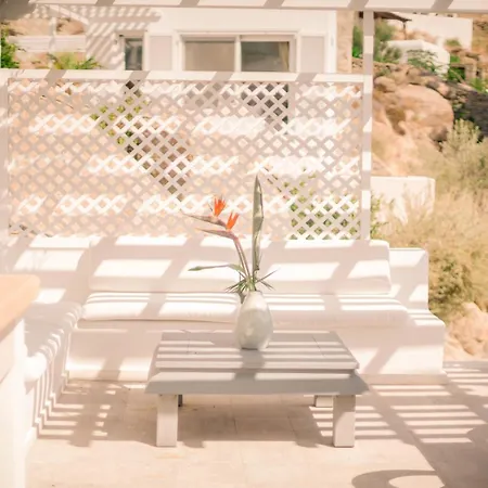 Super Rockies Super Paradise Beach (Mykonos)