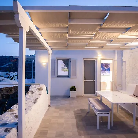 Super Rockies Super Paradise Beach (Mykonos)
